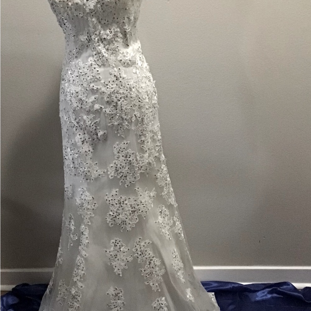 Minimal Mermaid Wedding Dress - Picture 7 of 9